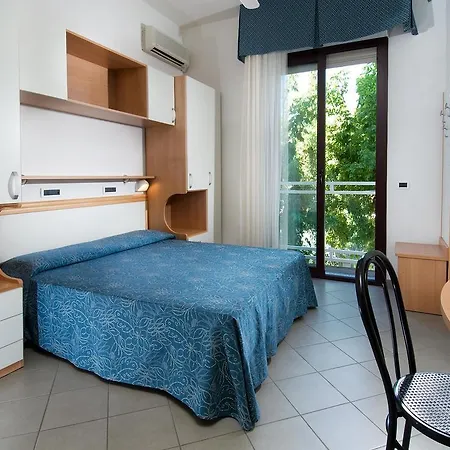 ホテル Trieste 3*