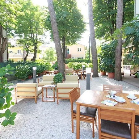 ホテル Trieste 3*